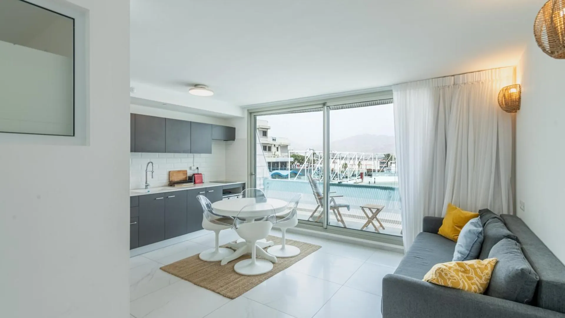 Sea Side Dream-Amazing Sea View Best Location In Town Эйлат